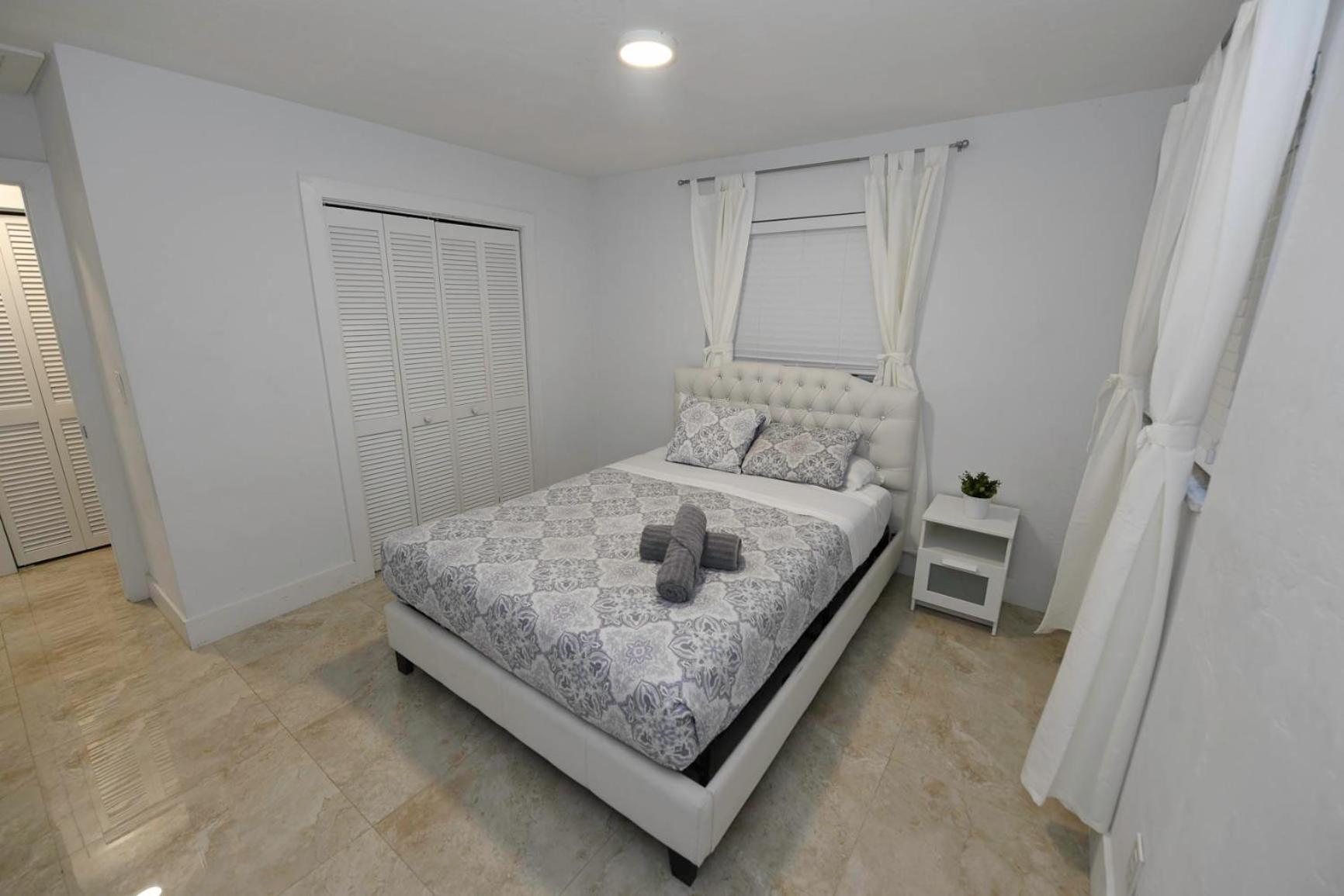 N61 Apartment Hollywood Exterior photo