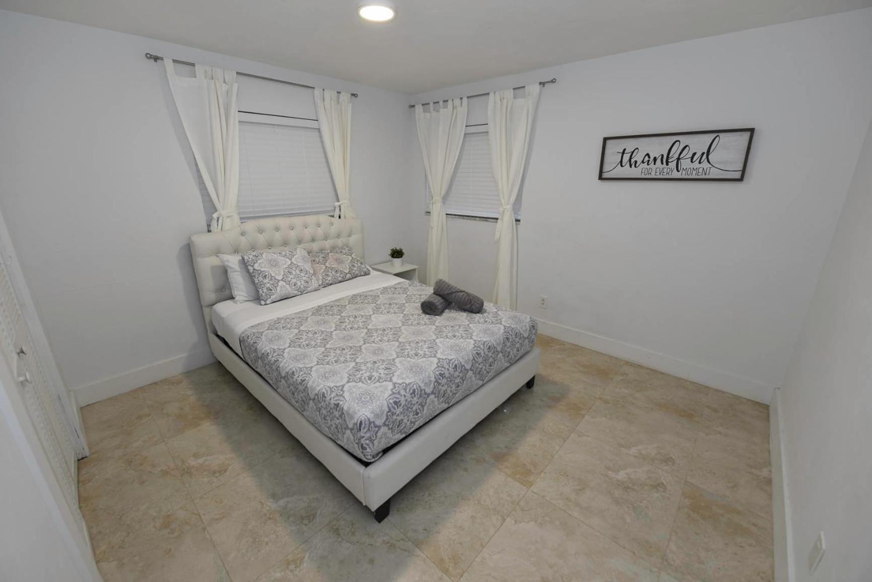 N61 Apartment Hollywood Exterior photo