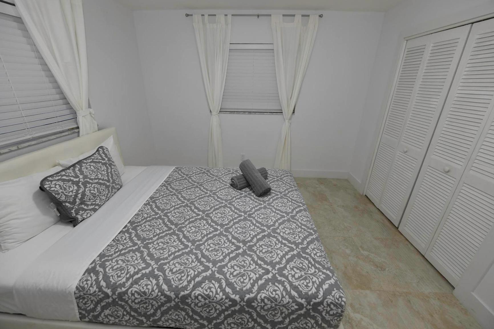 N61 Apartment Hollywood Exterior photo
